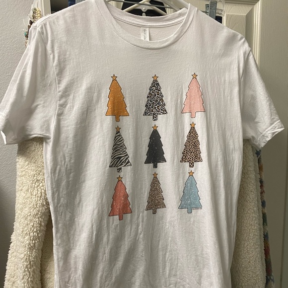 Christmas tree white T-shirt size small like new worn once - Picture 7 of 8
